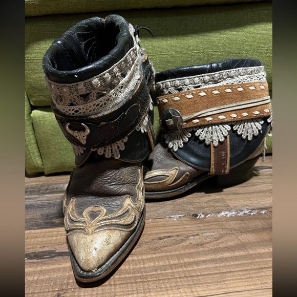🌵🌺Corral Embellished Boots 🌺🌵